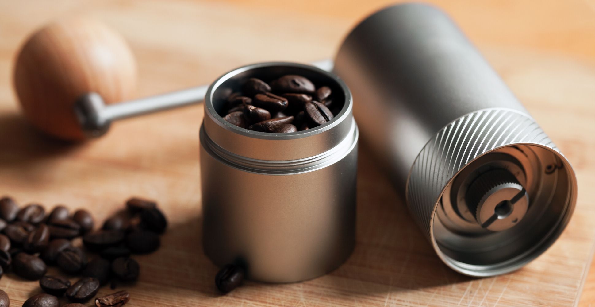 5 Best Manual Coffee Grinders UK (2021 Review) Spruce Up!