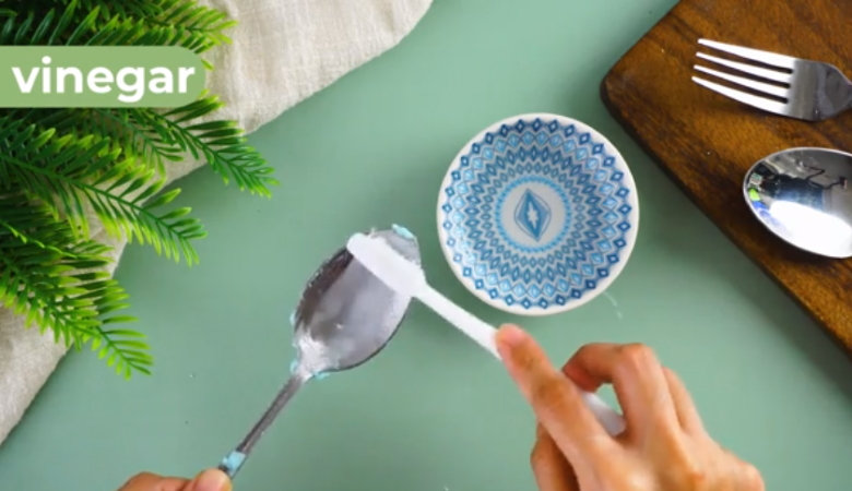 Cleaning Cutlery With Vinegar
